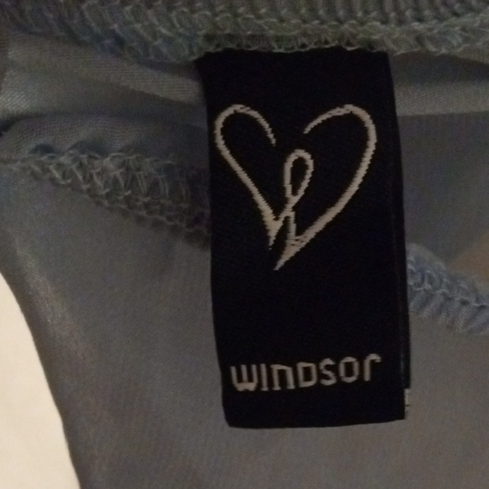 Windsor Crop Ruched Blouse - Picture 3 of 3